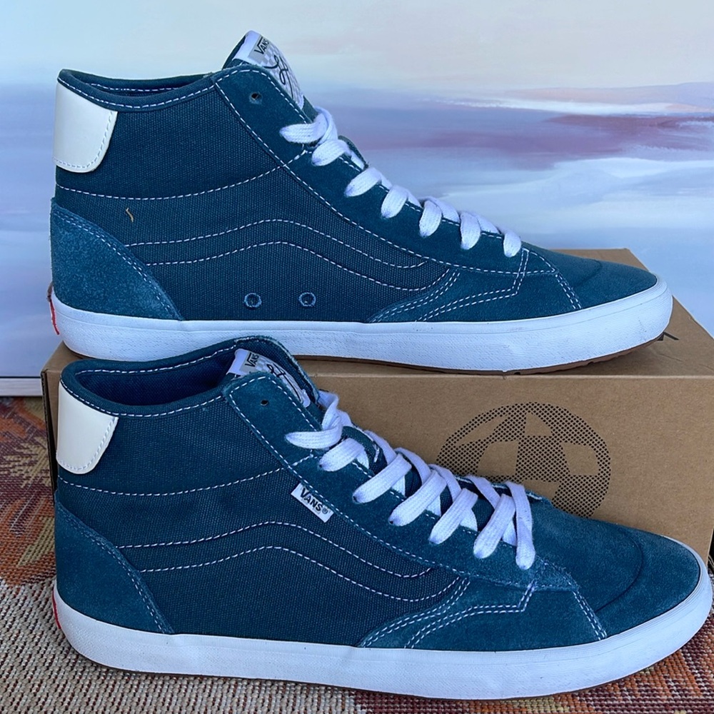 Vans WMNS The Lizzie
Teal
VN0A4BX1TEA
Sneakers - Picture 3 of 16
